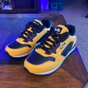 Women’s Sz 8.5 Fila sneakers